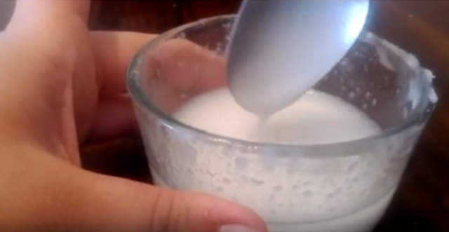 Wash The Face With Baking Soda And Coconut Oil, 3 Times Weekly And After A Month Be Amazed! Video Included